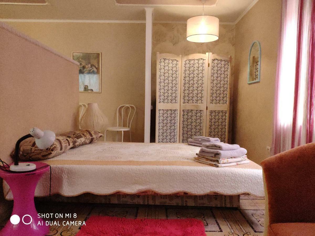 Apartments Domovik Latorichnaya,3 Mukačevo Exteriér fotografie